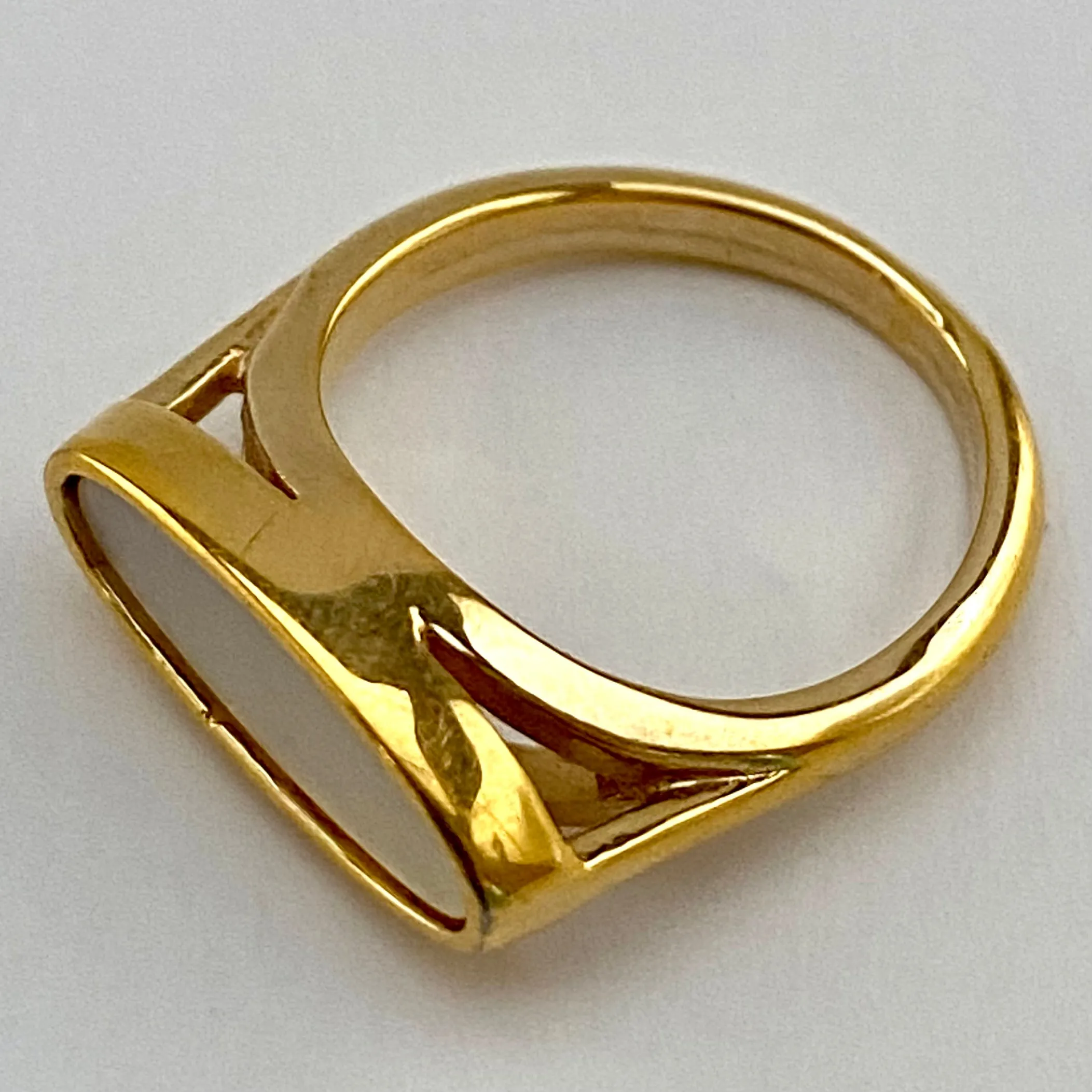 1978 Avon Mother-of-Pearl Ring