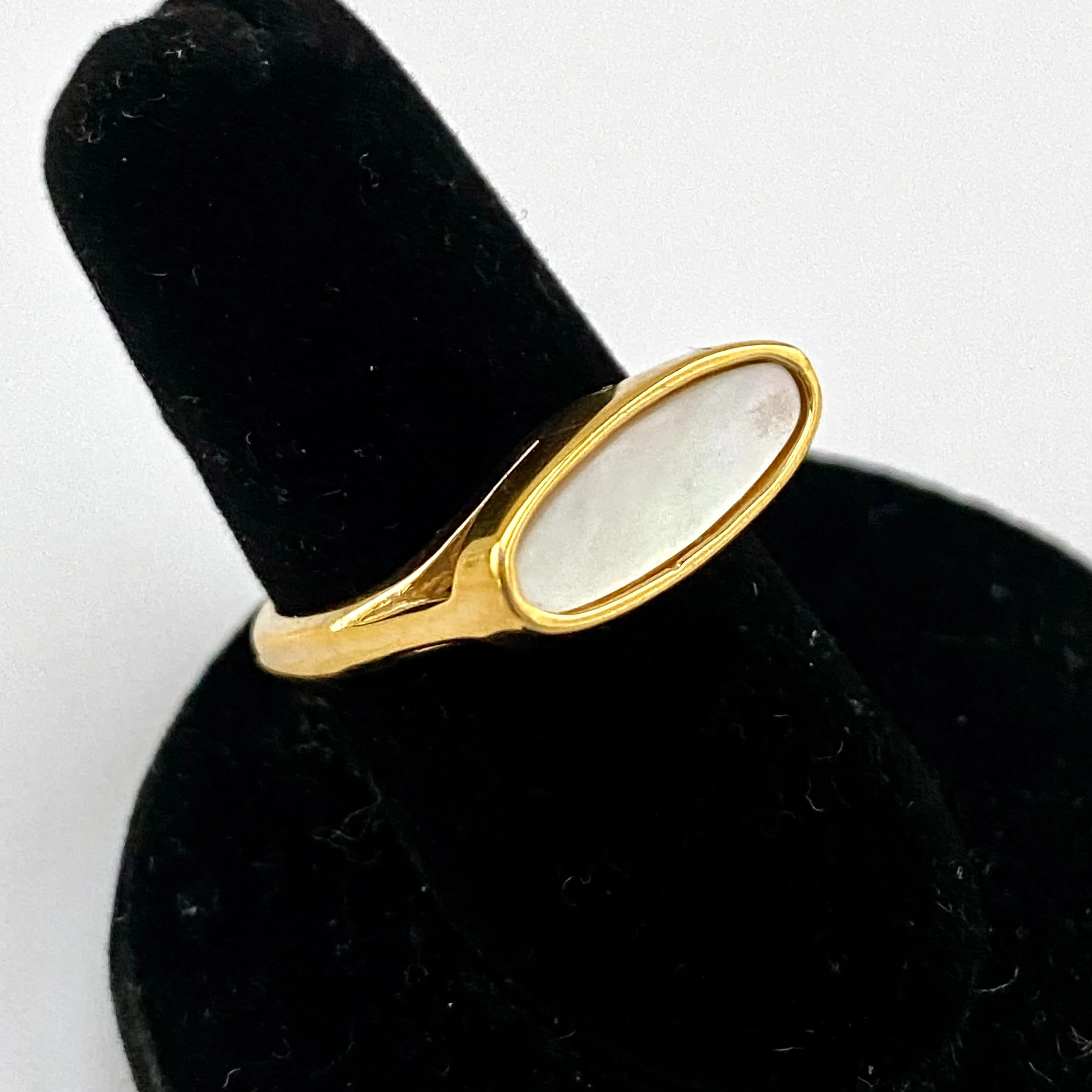 1978 Avon Mother-of-Pearl Ring