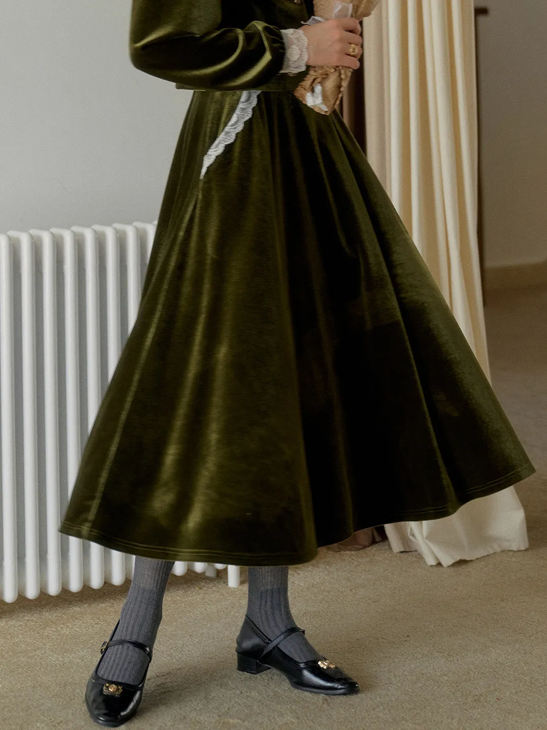 Azari Contrast Lace Paneled Pocket Velvet Skirt - Green