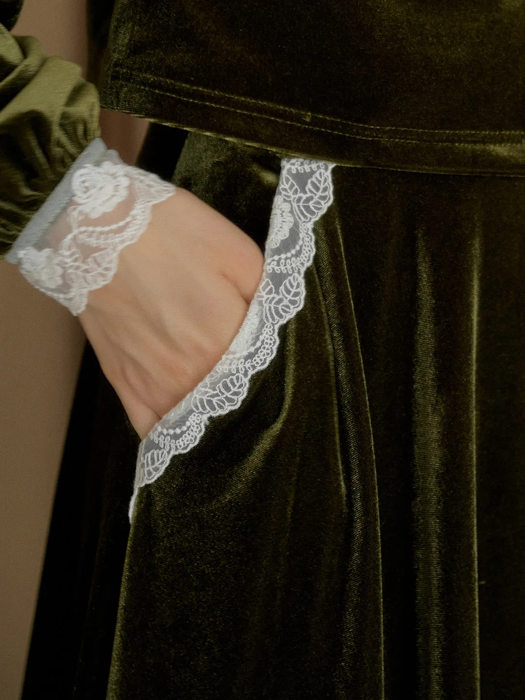 Azari Contrast Lace Paneled Pocket Velvet Skirt - Green
