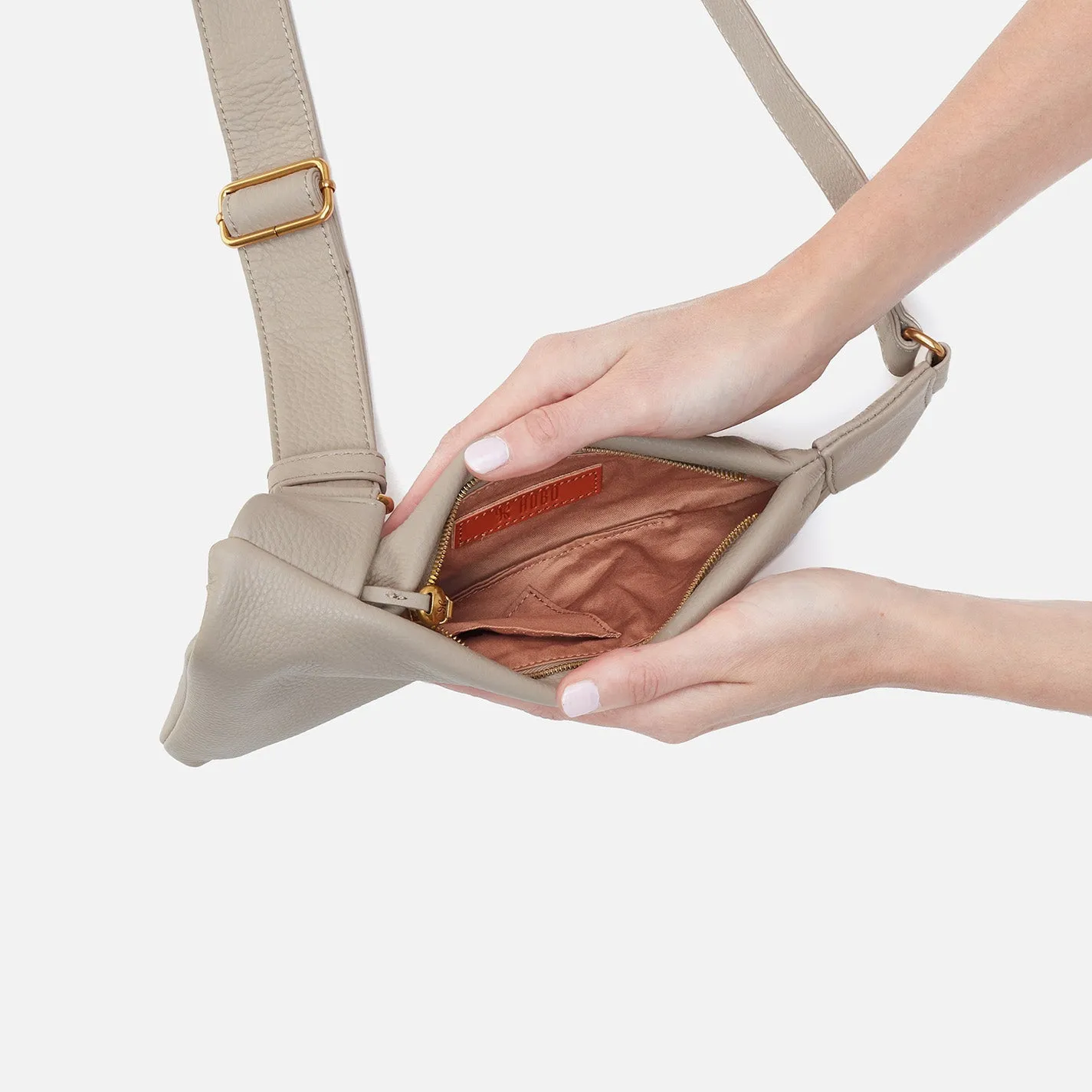 Bodhi Sling In Pebbled Leather - Taupe
