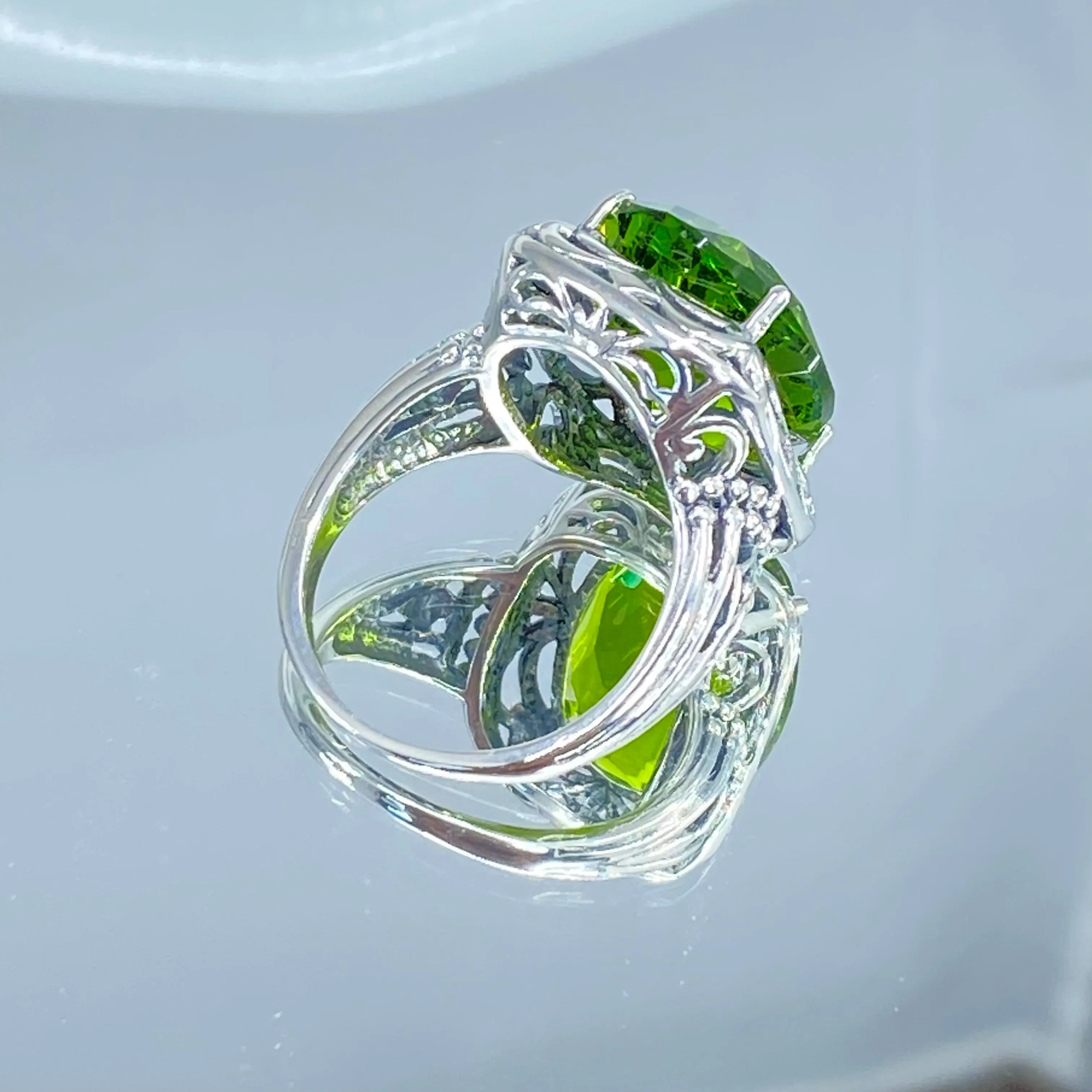 Green Peridot Ring, Oval Gemstone, Retro Swirl Filigree, Art Deco Vintage Jewelry, D119