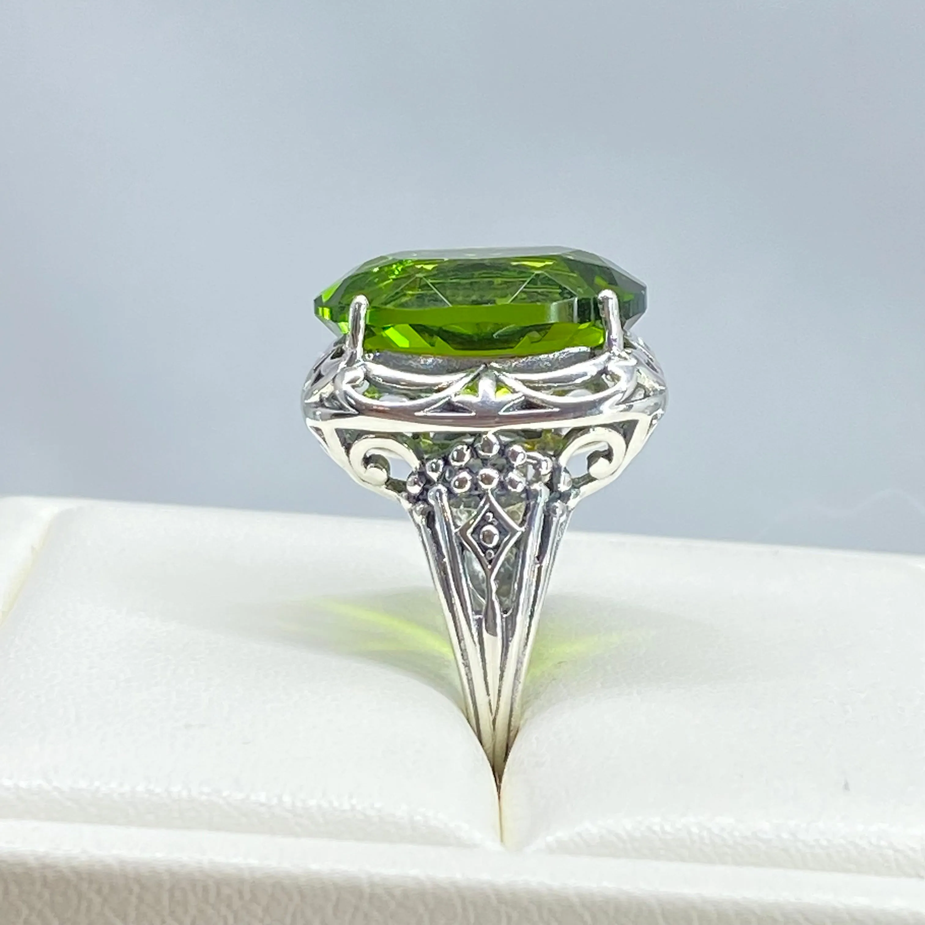 Green Peridot Ring, Oval Gemstone, Retro Swirl Filigree, Art Deco Vintage Jewelry, D119
