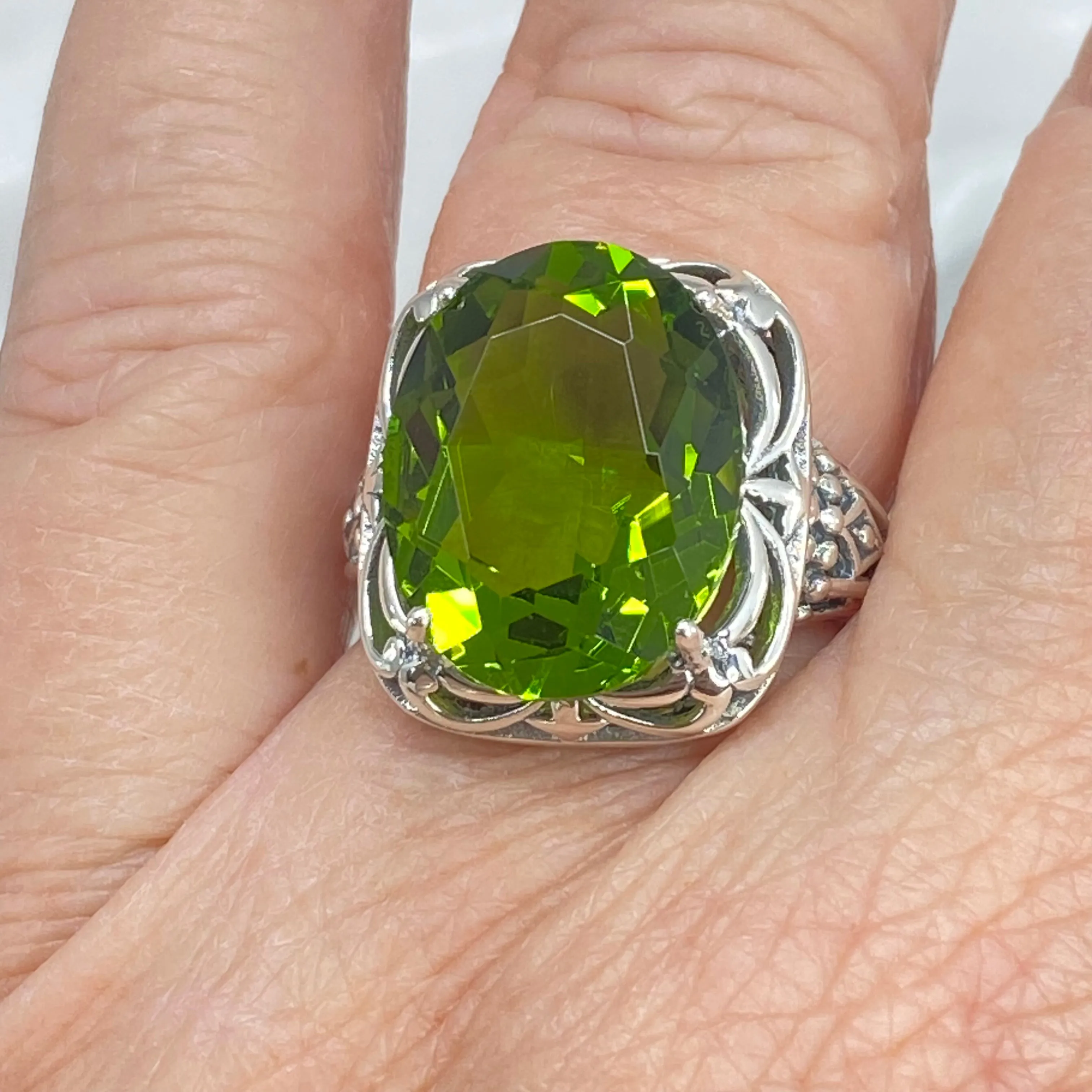 Green Peridot Ring, Oval Gemstone, Retro Swirl Filigree, Art Deco Vintage Jewelry, D119