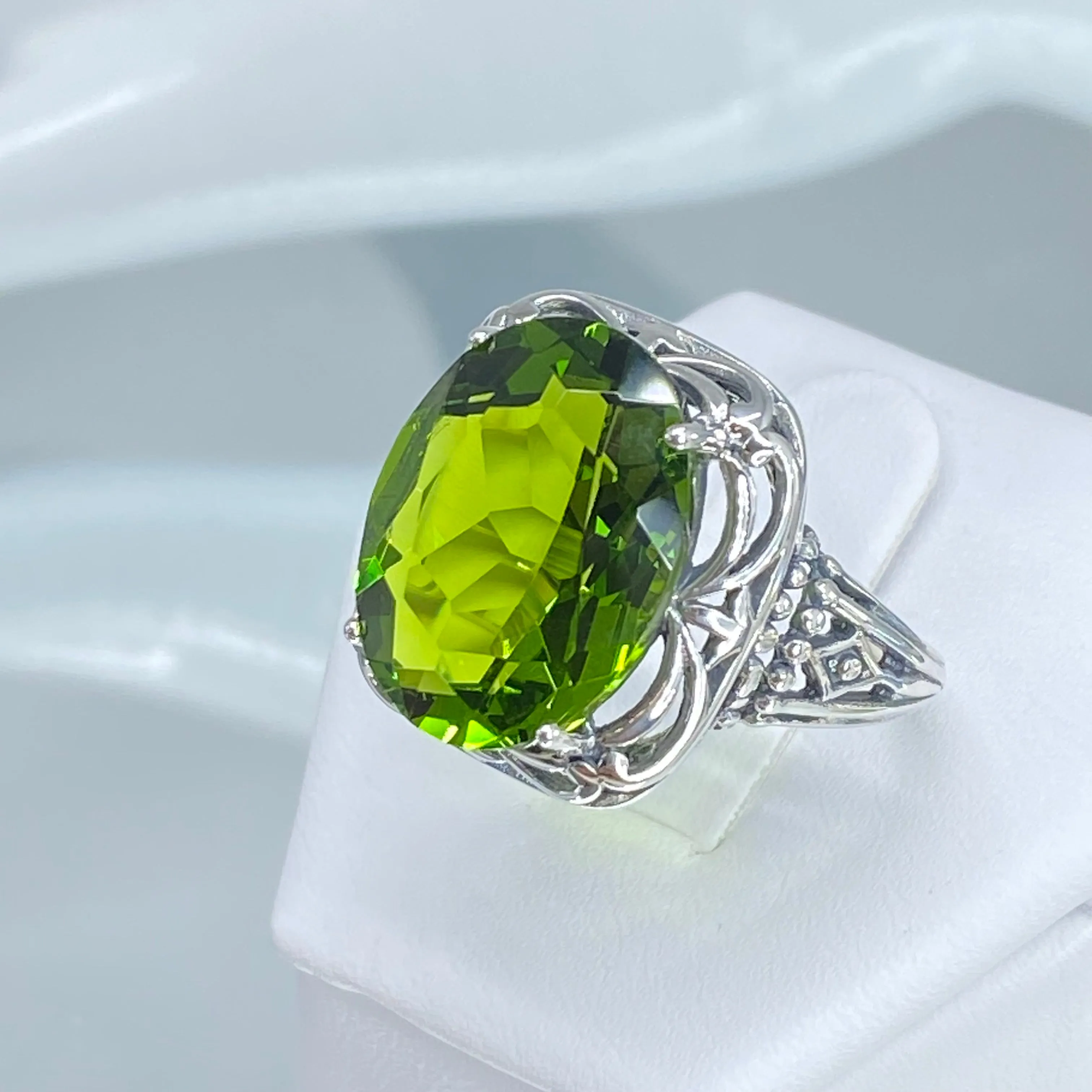 Green Peridot Ring, Oval Gemstone, Retro Swirl Filigree, Art Deco Vintage Jewelry, D119