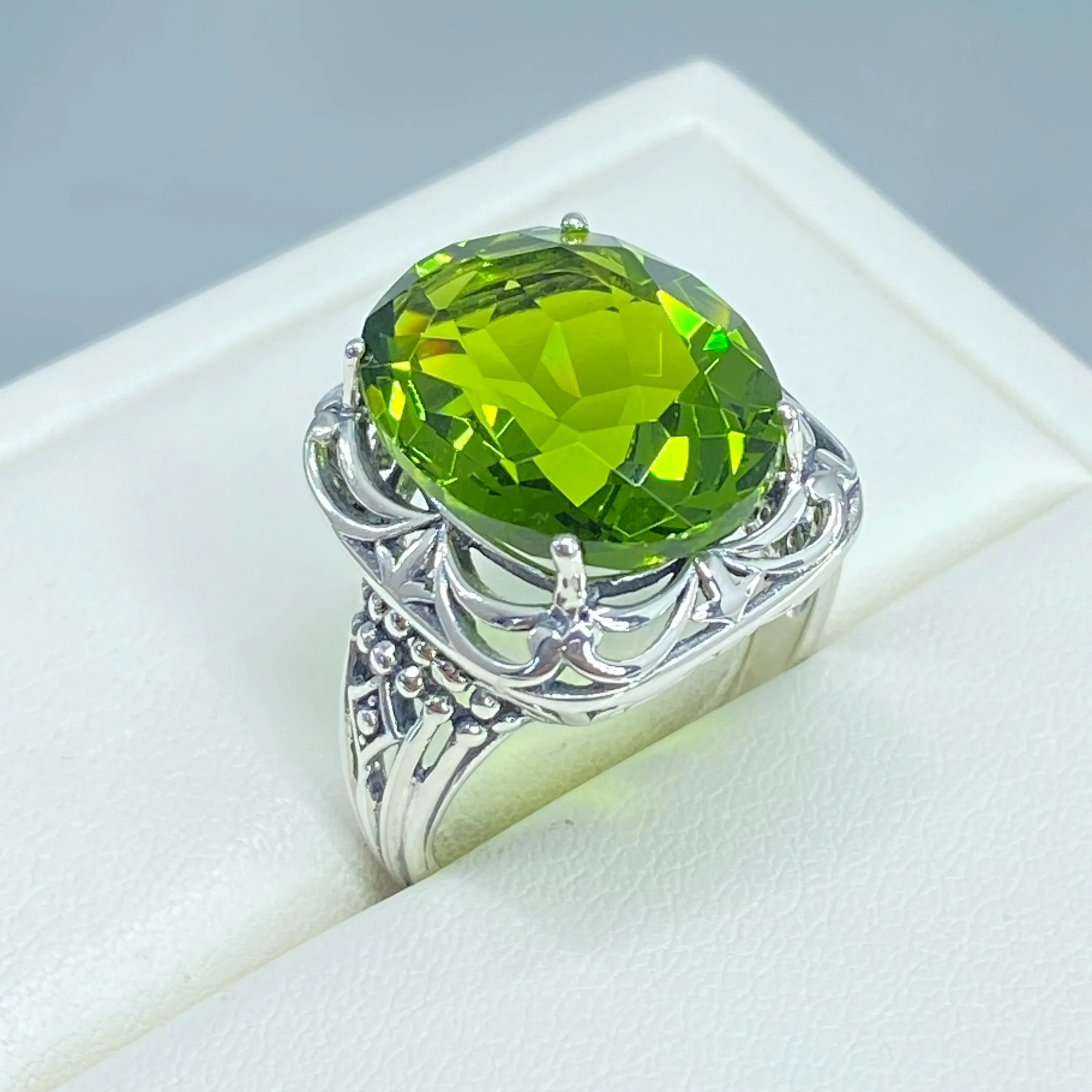 Green Peridot Ring, Oval Gemstone, Retro Swirl Filigree, Art Deco Vintage Jewelry, D119