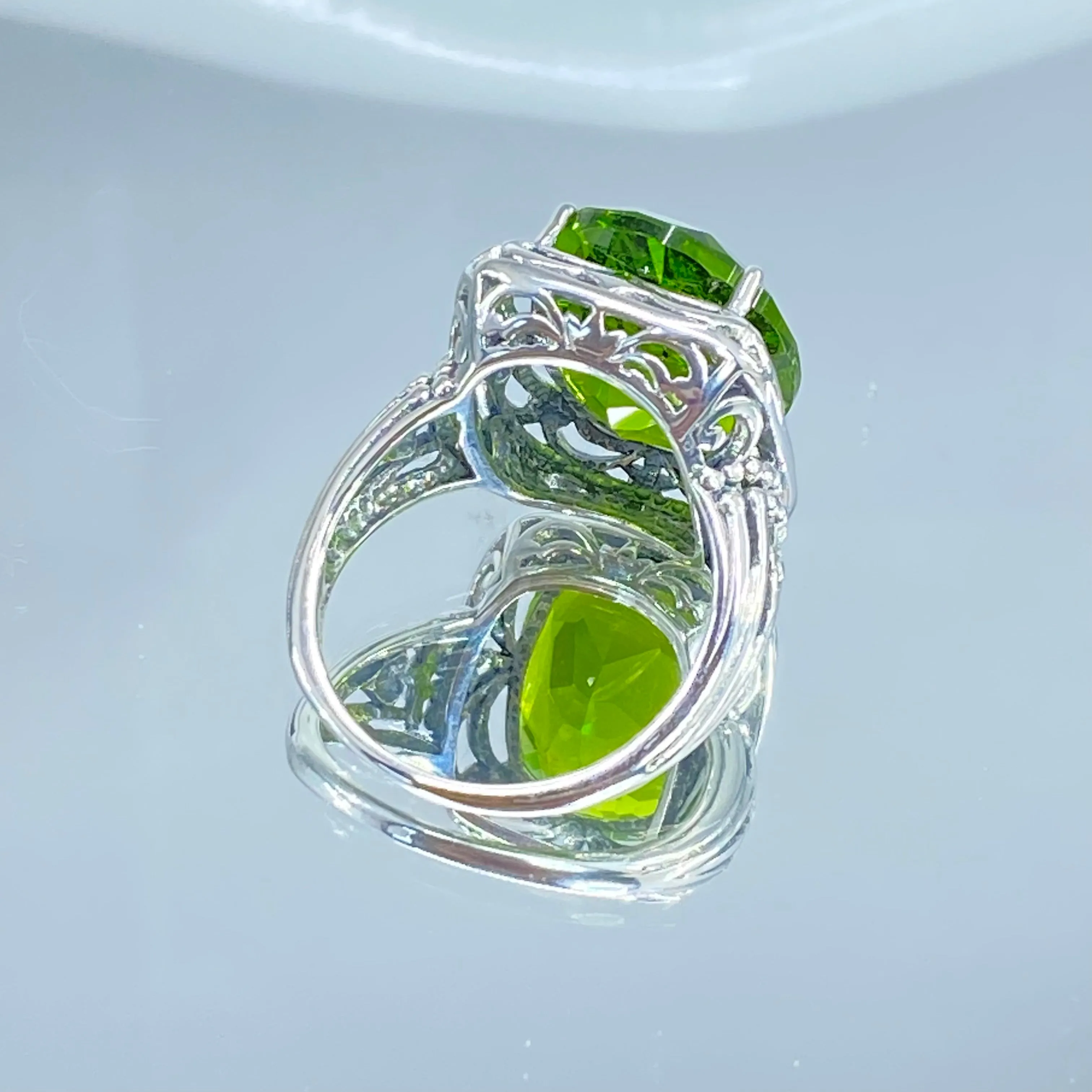 Green Peridot Ring, Oval Gemstone, Retro Swirl Filigree, Art Deco Vintage Jewelry, D119