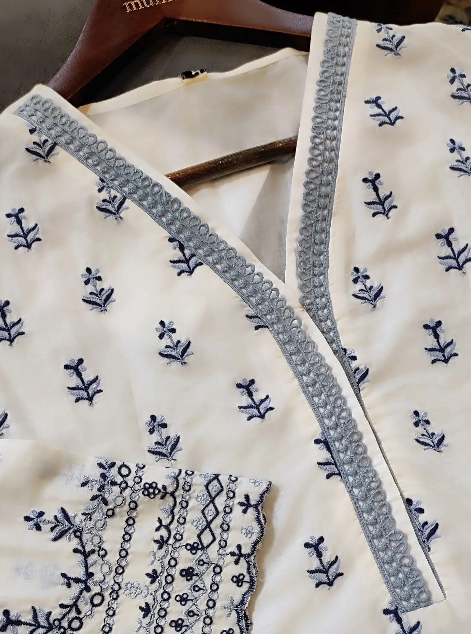 Mulmul Cotton Nyra Off White Kurta With Mulmul Cotton Nyra Off White Pant