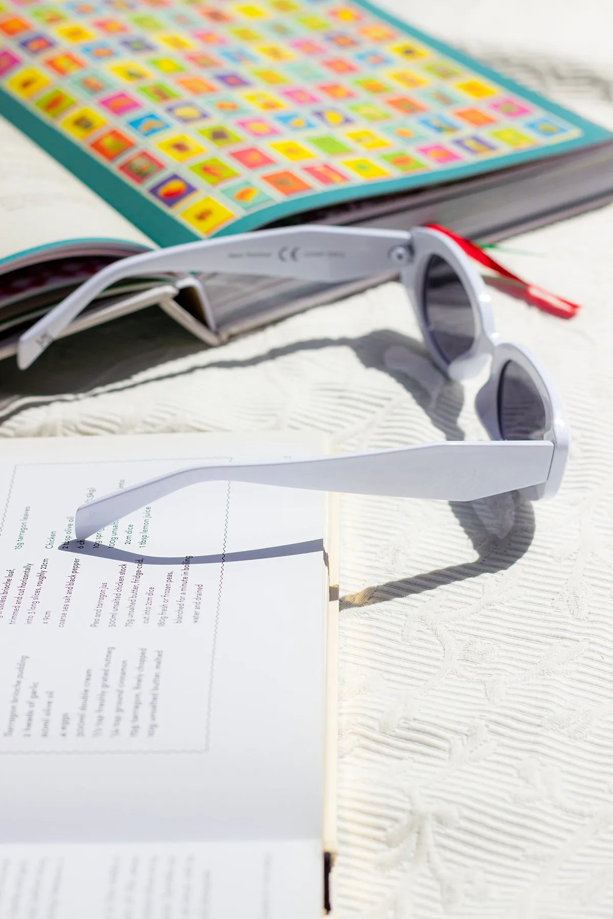 Narrow Oval Cut Edge Sunglasses