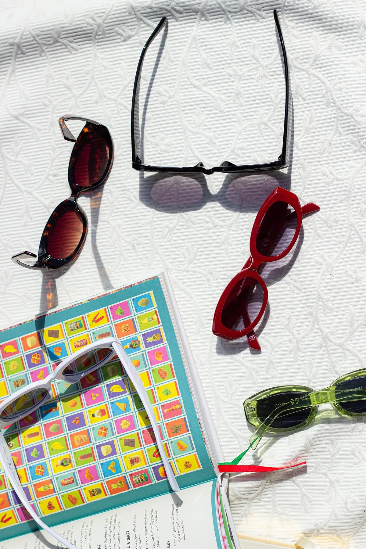 Narrow Oval Cut Edge Sunglasses