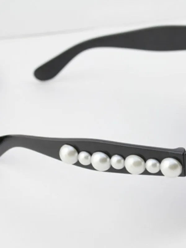 queen from 60's pearls sunglasses