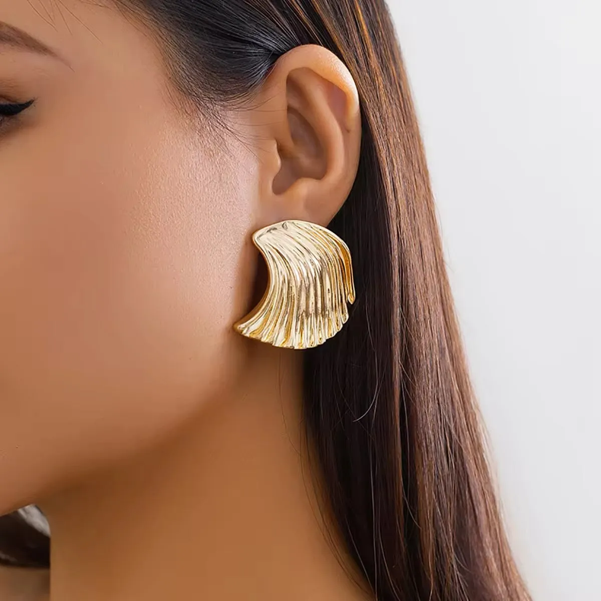 Retro Wave Fan-Shaped Stud Earrings