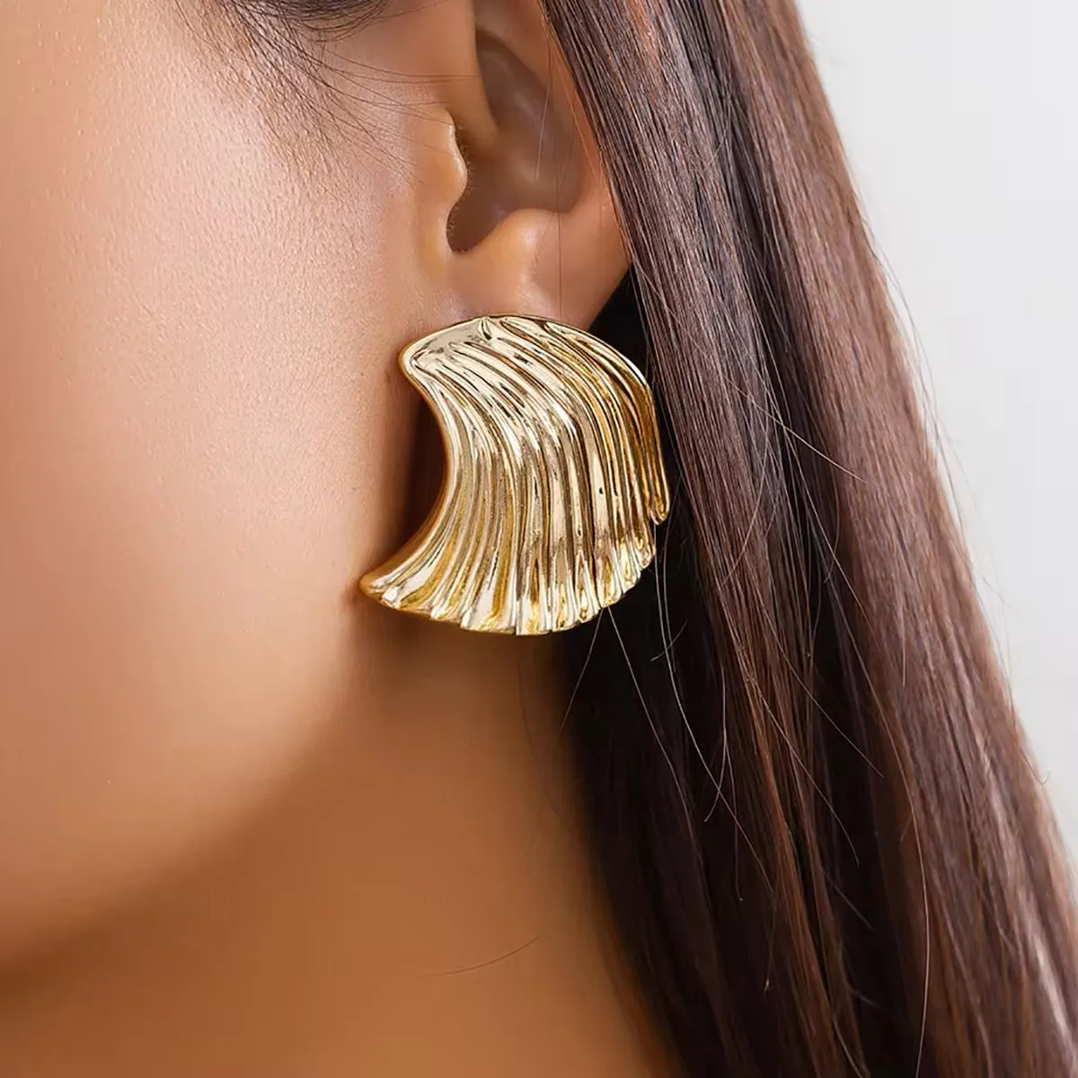 Retro Wave Fan-Shaped Stud Earrings