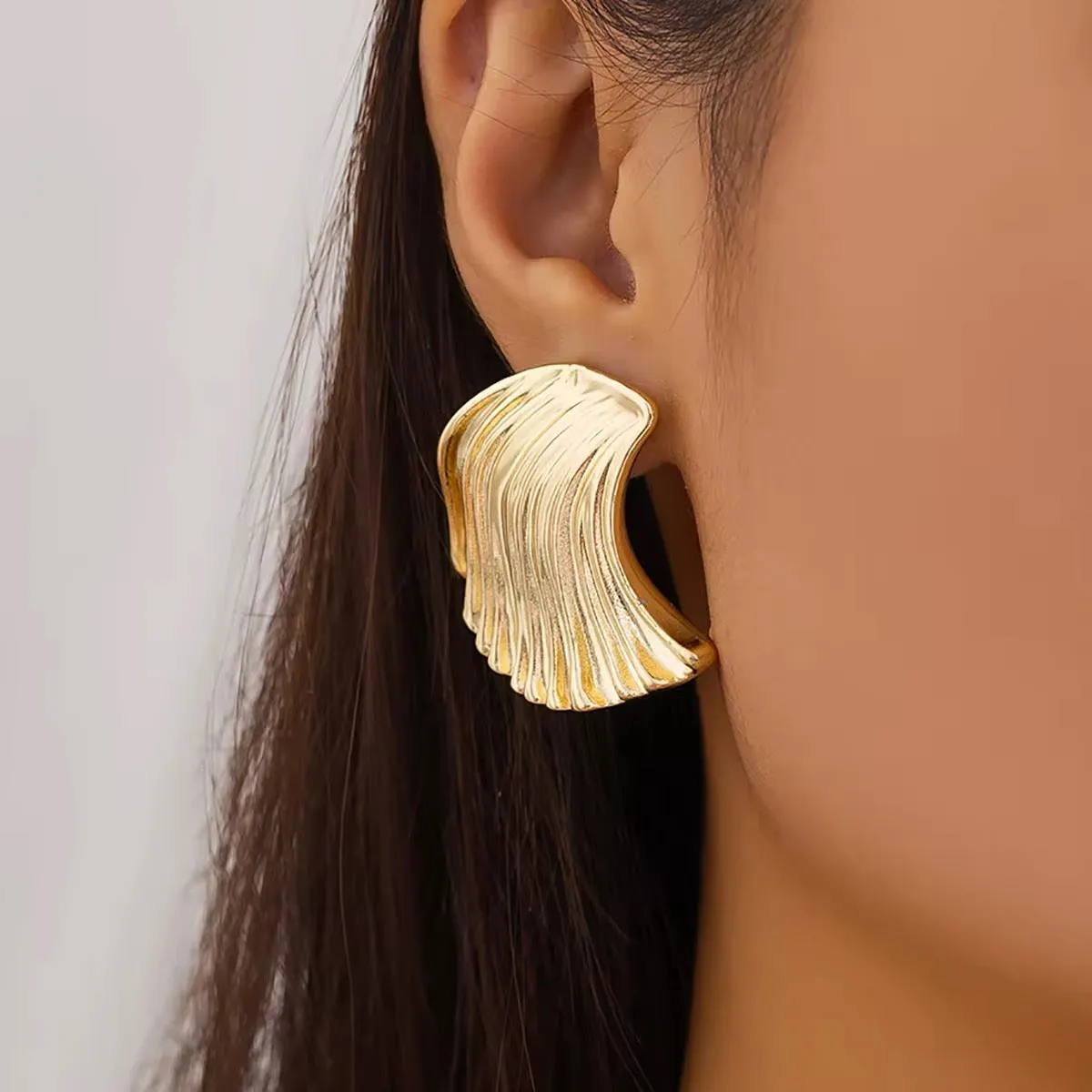 Retro Wave Fan-Shaped Stud Earrings
