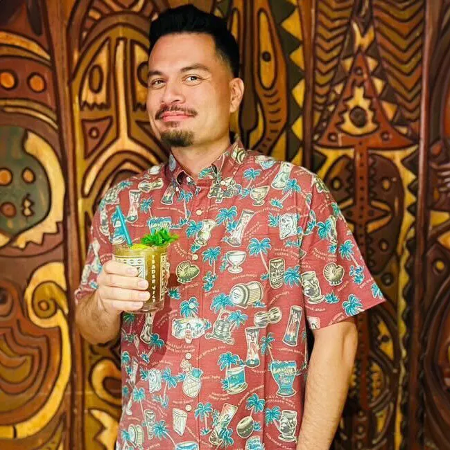 TRADER VIC'S VOODOO PERFORMANCE BUTTON FRONT